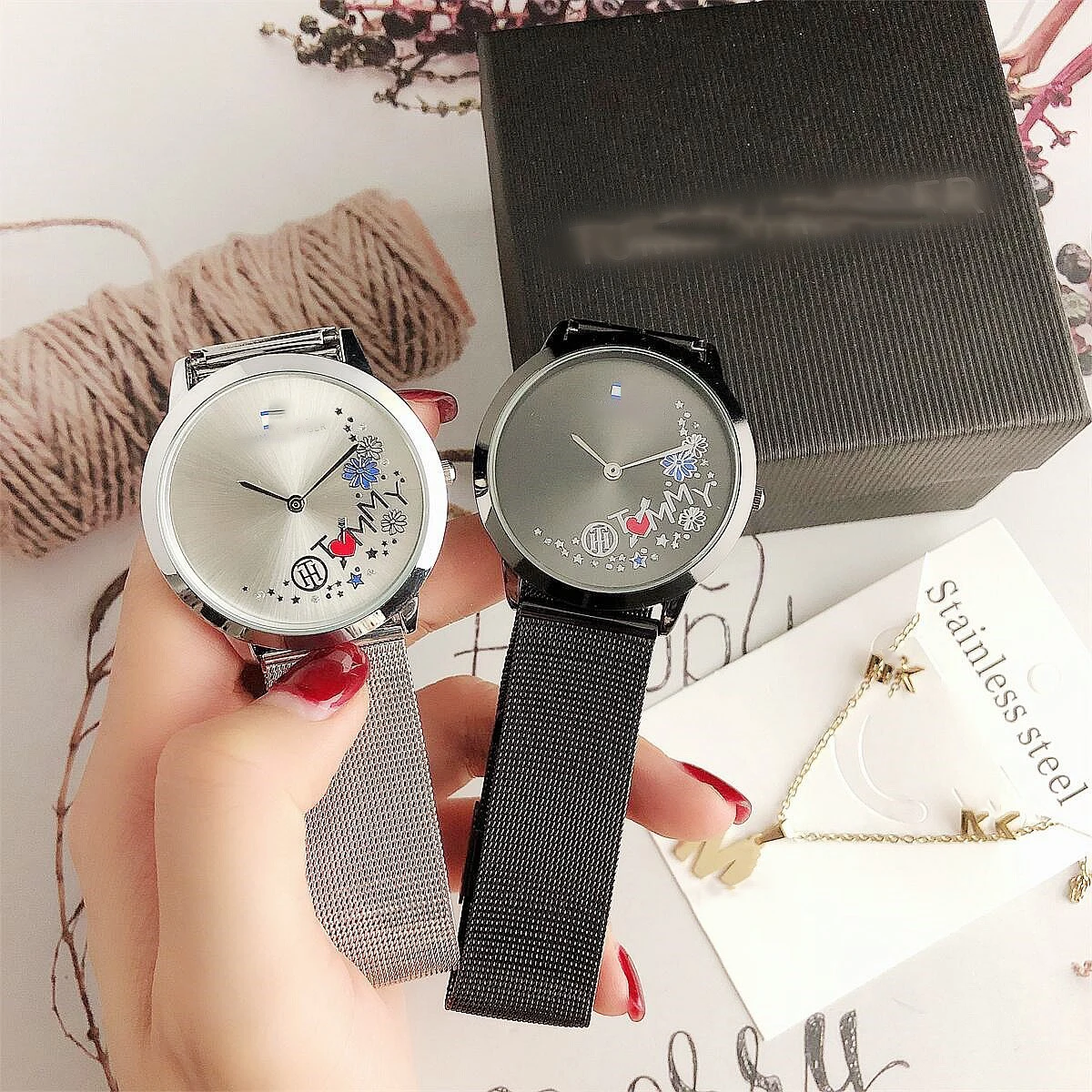 

часы Brand New Comes To Market 2021 Leisure Simple Strap Lover Watches relógio Retro Fashion Lovely Flower Quartz Lady's Watch