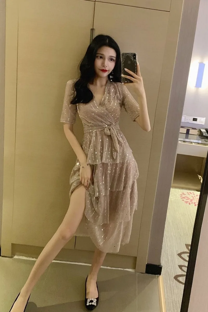 

2021 summer new ladies temperament feminine bronzing straps slim mid-length layer cake skirt