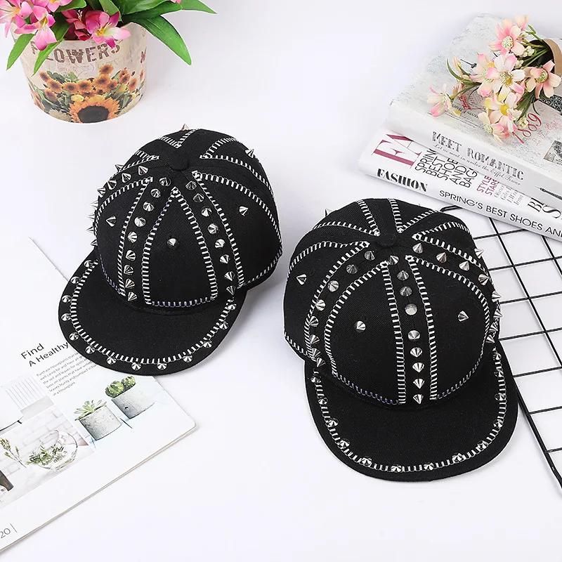 

Бейсболка с заклепками для мужчин и женщин, уличная Кепка в стиле панк, джаз, плоские поля в стиле хип-хоп, модная повседневная бейсболка