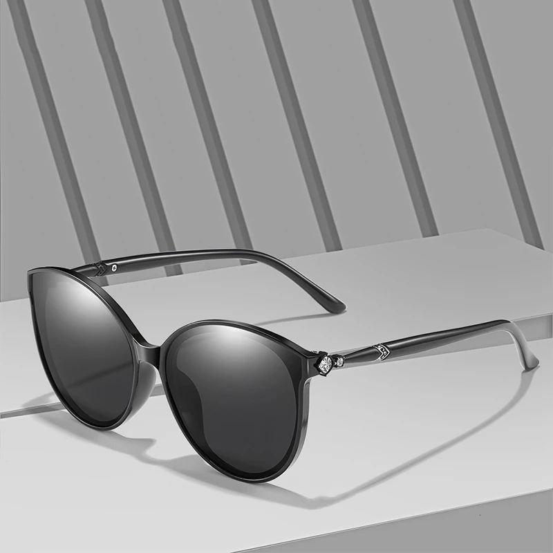 

Retro Classic Rhinestone Polarized Sunglasses For Women High Quality Beach Driving Elegant Polaroid Female Sun Glasses De Sol