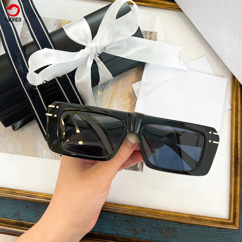 

2022 Italy Luxury Brand Women's Sunglasses Acetate Frame with Strap Small Square Elegant Eyewear Designer Fashion Unisex Glasses