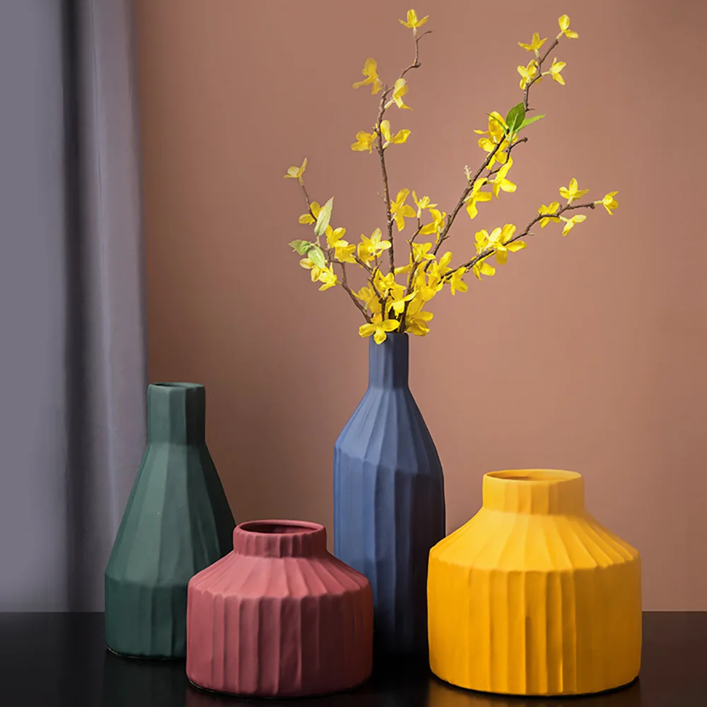 Классическая черная керамическая ваза в средиземноморском стиле современная