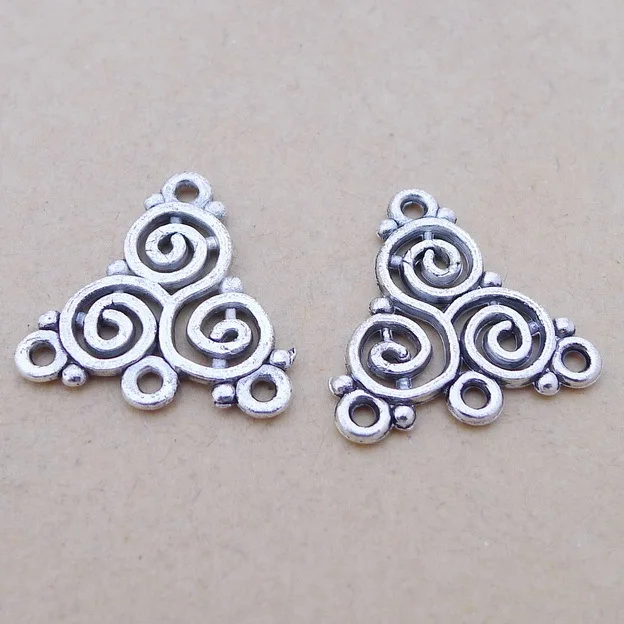 

Расходные материалы для изготовления ювелирных изделий 10 шт. 18*21 мм старинное серебро Цвет треугольной формы с несколькими отверстиями раз...