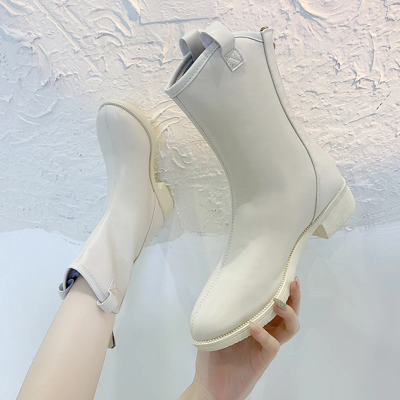 

Полусапожки женские на среднем каблуке, короткие ботинки из искусственной кожи, круглый носок, лаконичный стиль, на массивном каблуке, черн...