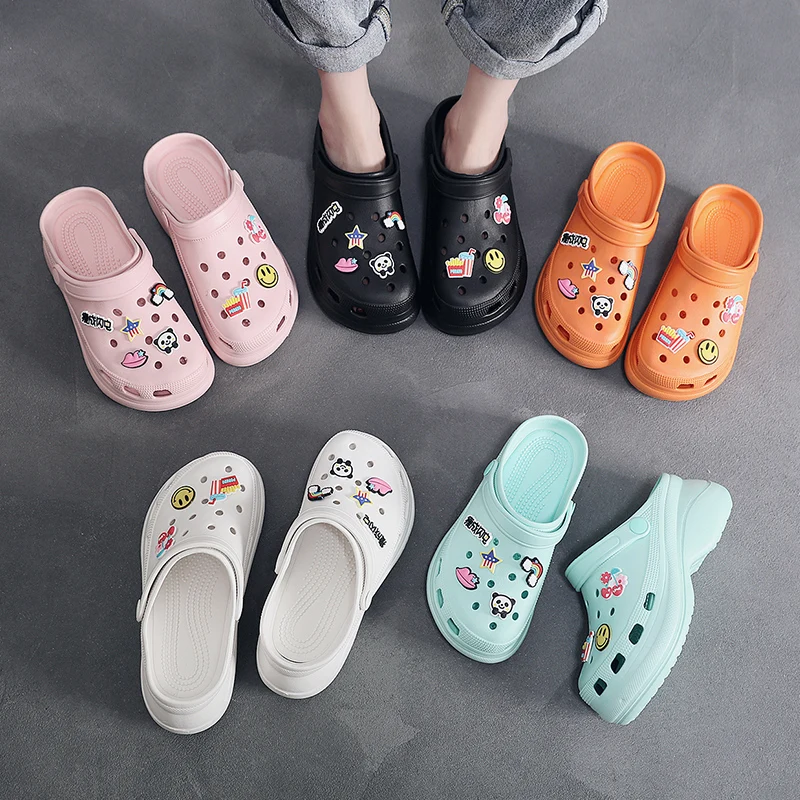 

Beach Shoes 2021 Women Croc Clogs Outdoor Casual Crocse Garden Shoes Non-Slip Sandal Fashion Girl Slip On Slides Smile Face