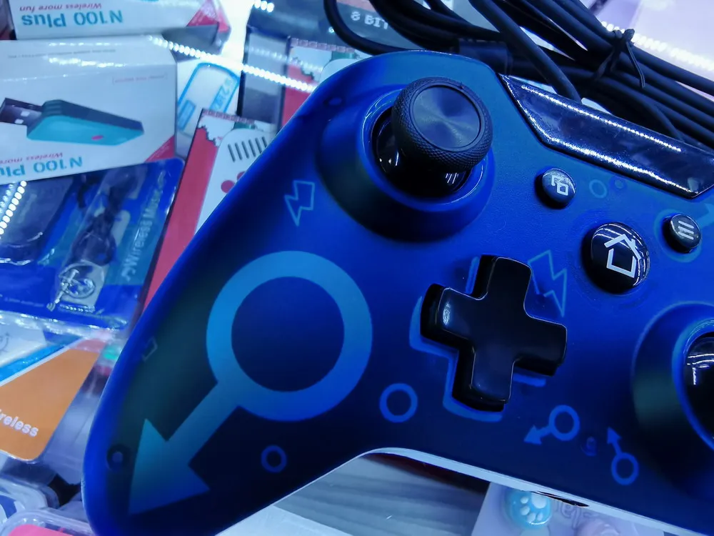 Цветная коробка OEM высококачественный проводной контроллер для игровая