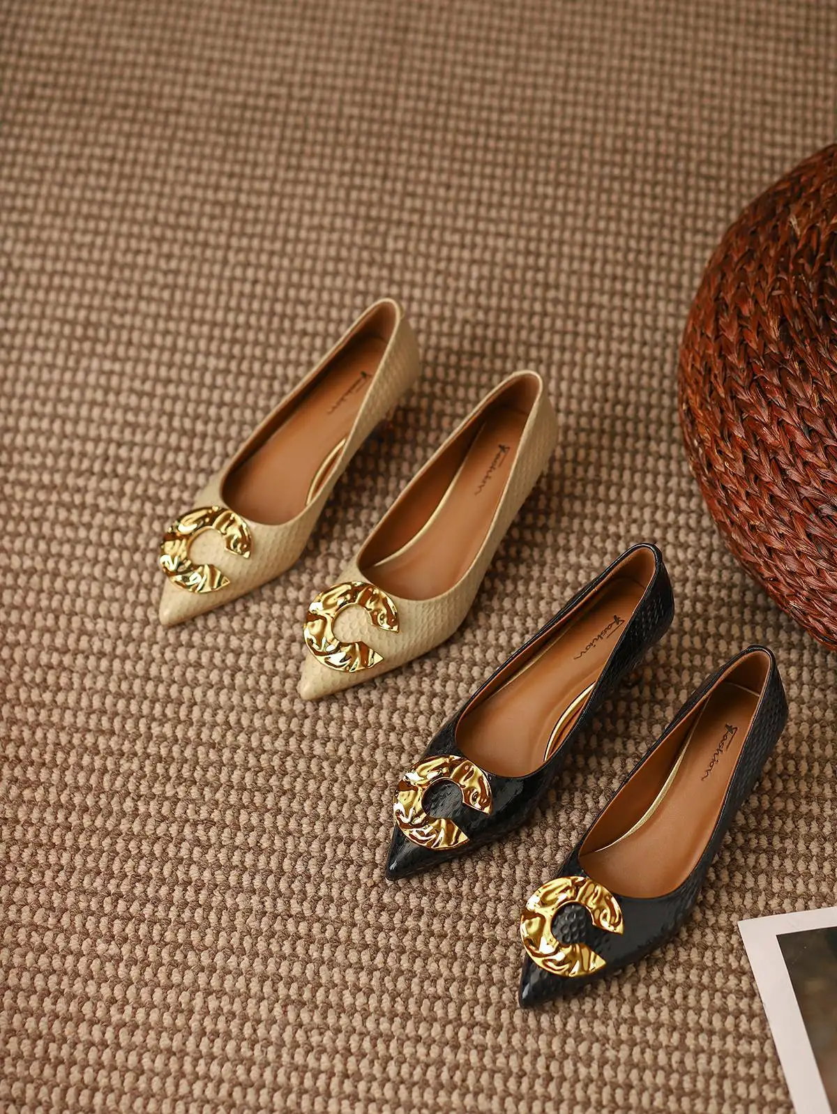 

Krazing Pot high street fashion full grain leather metal decorations pointed toe med strange heel slip on mature women pumps L23