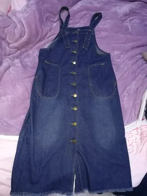 Женское джинсовое платье на пуговицах длинное с карманами и высокой талией