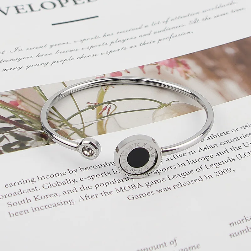 

Fashionable rotating black and white Roman digital double bracelet titanium steel crystal bracelet for women jewelry