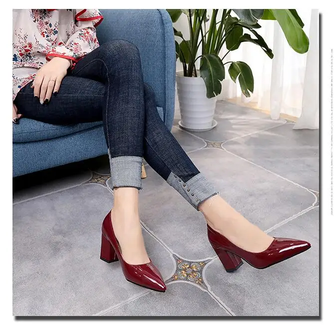 

Rough with single shoes female 2021 spring new in red pointed small leather shoes spring and summer shallow mouth women's shoes