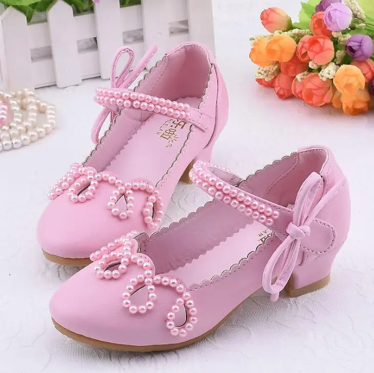 Модные сандалии для девочек обувь принцессы с жемчугом элегантные детские