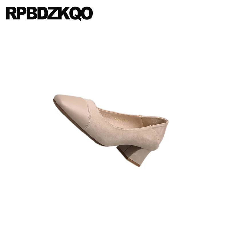 Модные замшевые женские туфли на среднем толстом каблуке недорогие