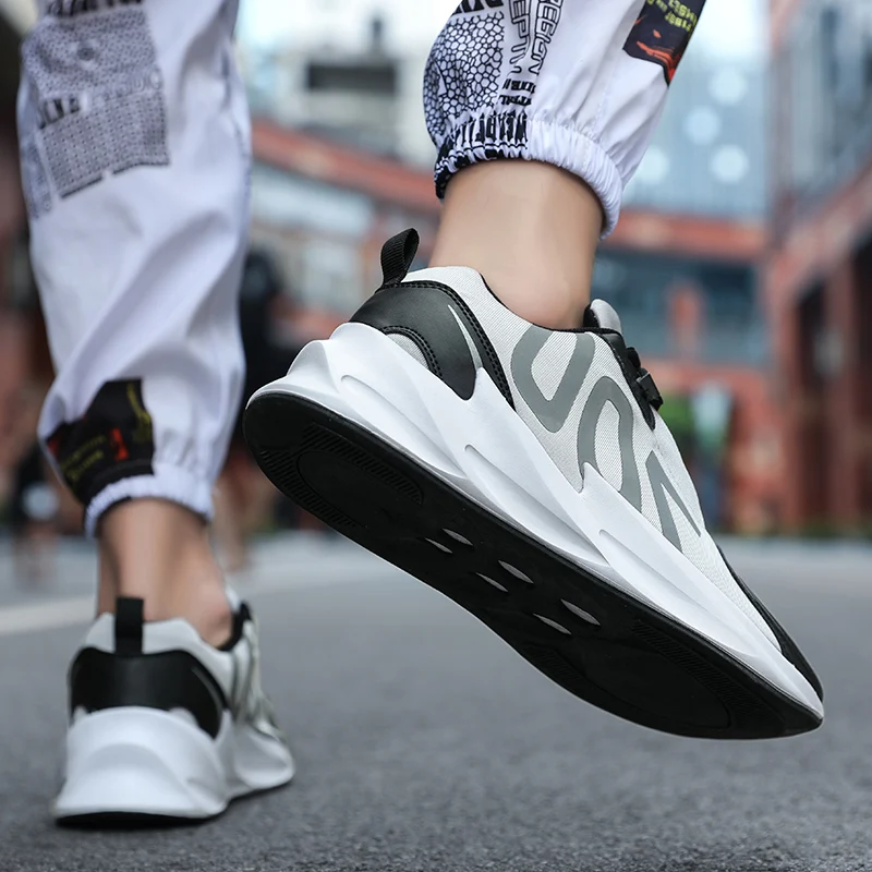 Дизайн Kanye 700 V2 Boost Triple S Sneakers Desi роскошные мужские и женские туфли для папы бежевые черные спортивные кроссовки