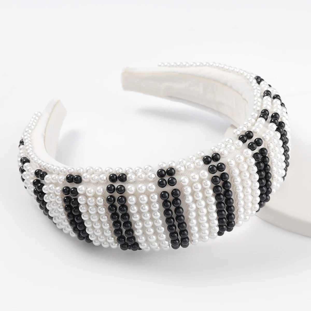 

2021 Spring New Fashion Simple Black and White Imitation Pearl Hair Band Female Creative Popular Wide Sponge Hair Jewelry