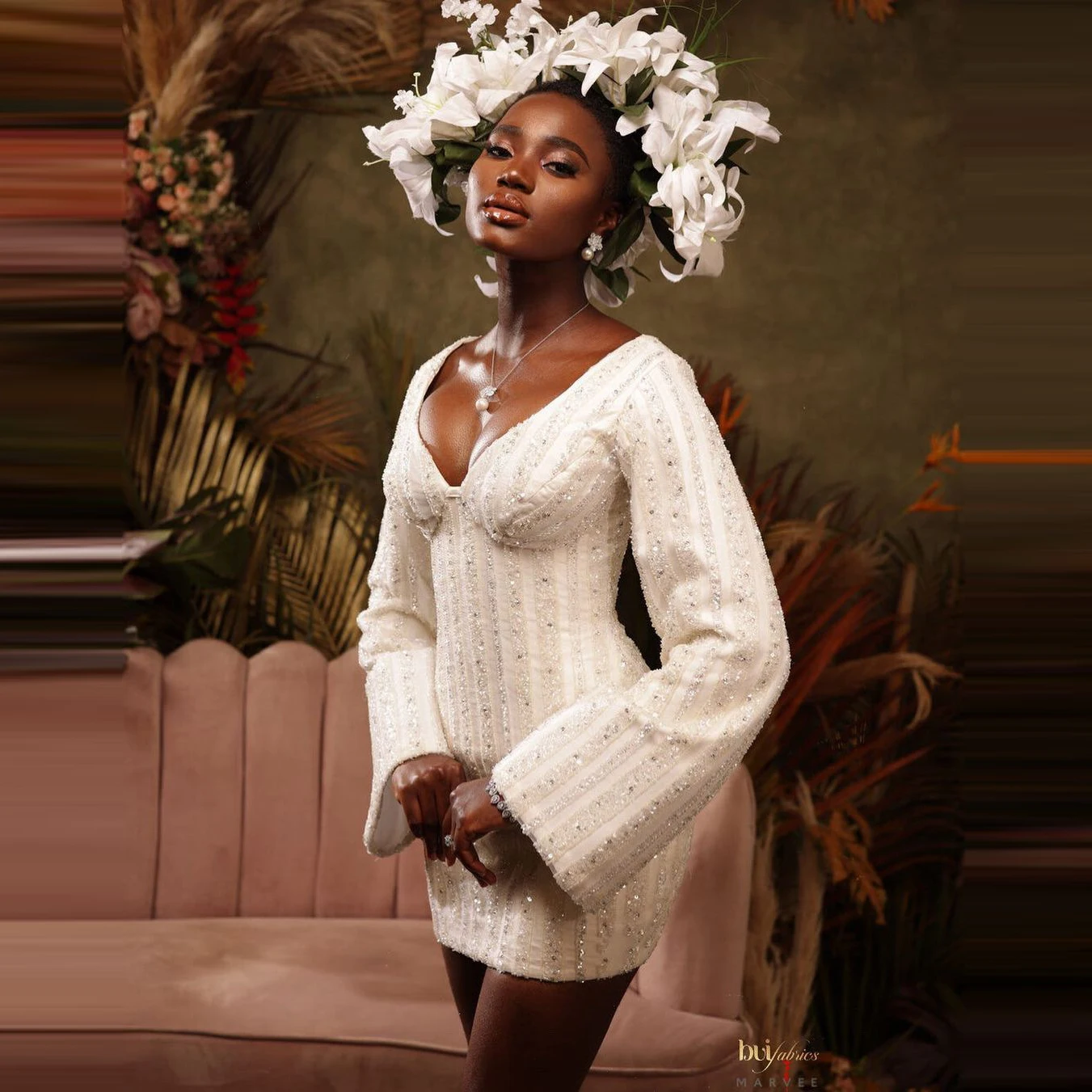 

Элегантные белые короткие вечерние платья с бисером, с длинным рукавом, с большим V-образным вырезом, мини-длина, прямой стиль Aso Ebi Вечерние В...