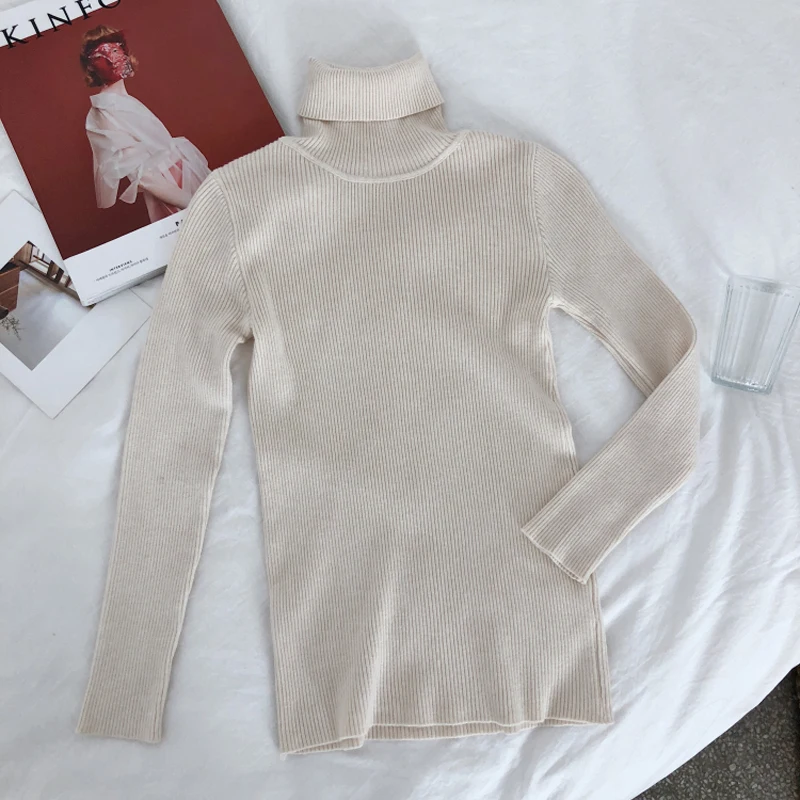 Женский свитер с высоким воротником эластичным и длинными рукавами