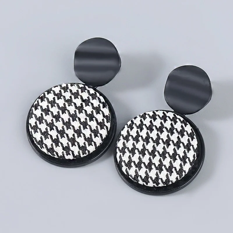 2021 Wholesale European and American Trend Simple Alloy Houndstooth Fabric Round Female Fashion Retro Earrings | Украшения и