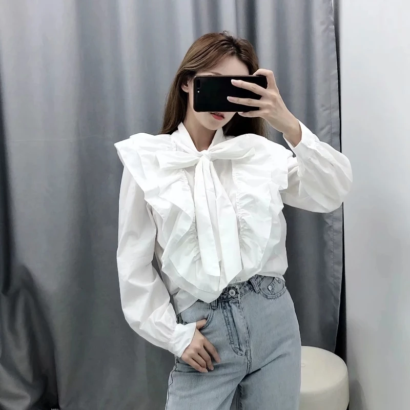 Женская милая блузка с бантом и каскадными оборками белая воротником-стойкой