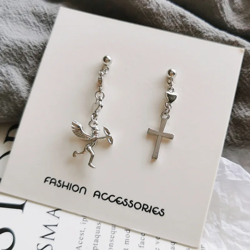 Европейские и американские хип-хоп панк Асимметричные сережки-крестики девушка