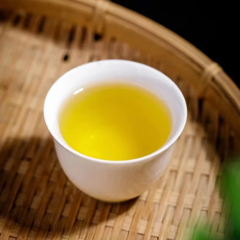 

Red forestTieguanying Teacup Green teacup Ceramic materials Tea leaves Utensils Kung Fu tea set Handmade tea boxes