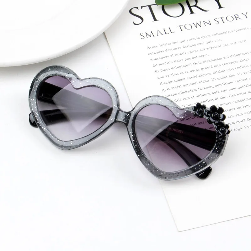 

Детские солнцезащитные очки для девочек и мальчиков, роскошные милые розовые детские солнечные очки в стиле ретро с сердечками, с защитой о...