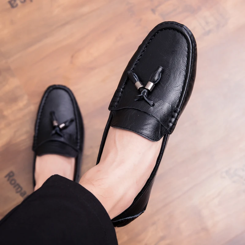 Кроссовки мужские кожаные без шнуровки обувь на плоской подошве гравировка