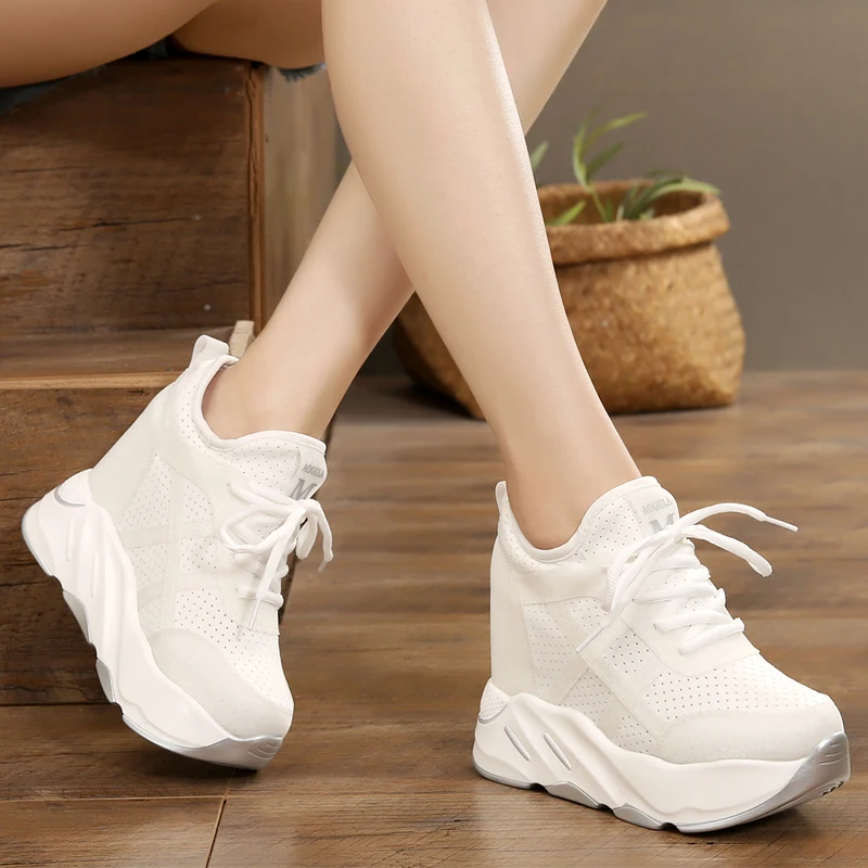 Женские повседневные туфли на шнуровке черные или белые высоком каблуке 11 см со