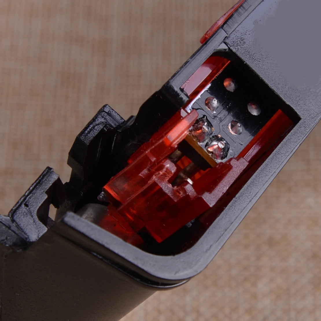 

DWCX 8K5945097 Car Rear High Mount Third Brake Stop Light Lamp 923230 Fit for Audi A4 S4 2009 2010 2011 2012 2013 2014 2015