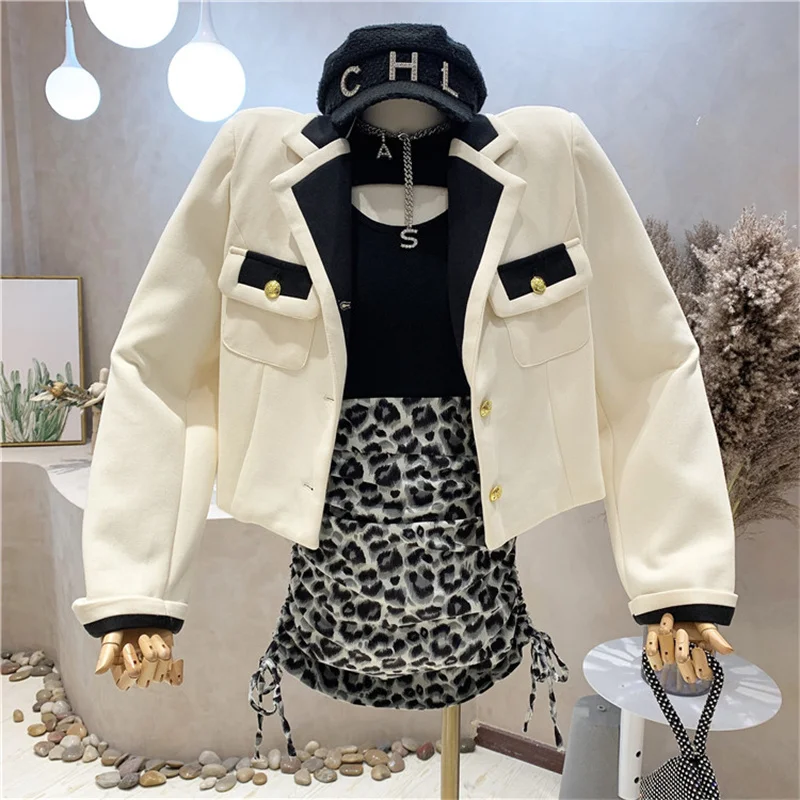 

Coats & Jackets