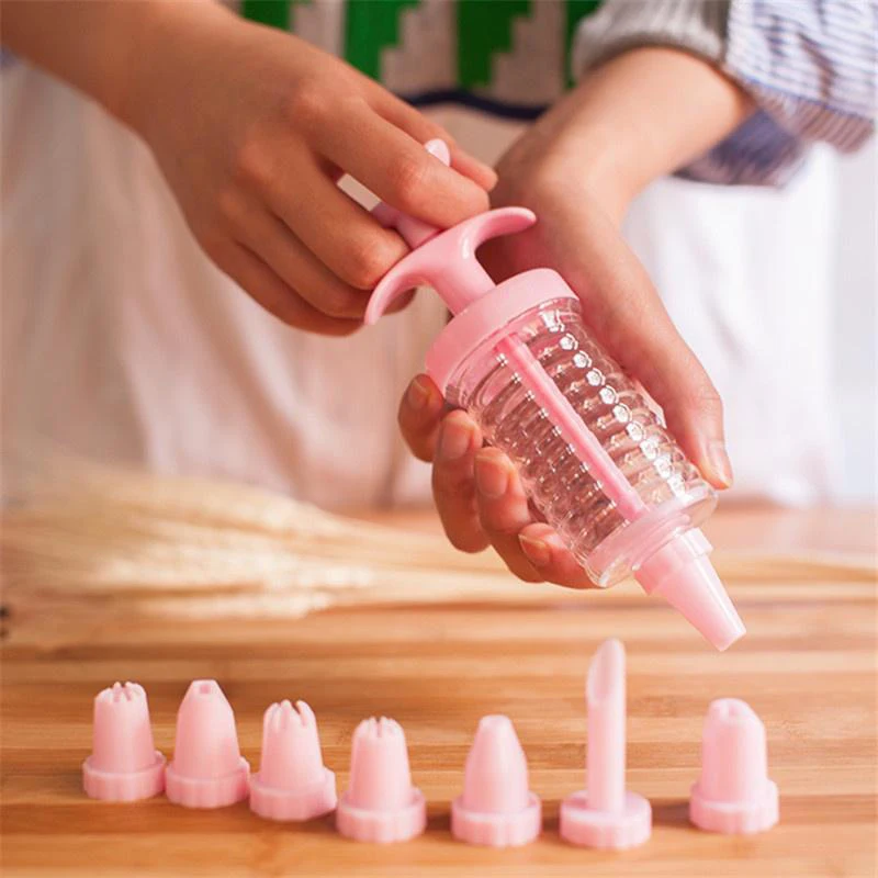 

New plastic decorating device 8-piece decorating nozzle, 8-head decorating gun, squeezing butter mouth, cookie decorating mouth