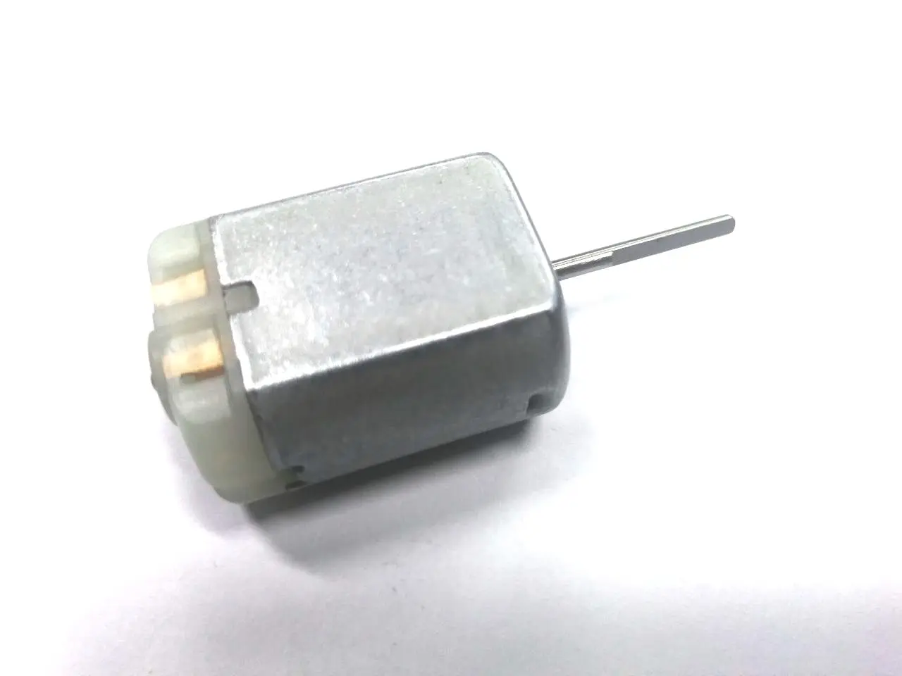 Привод центрального дверного замка с плоским валом диаметром 20 мм и длиной D для