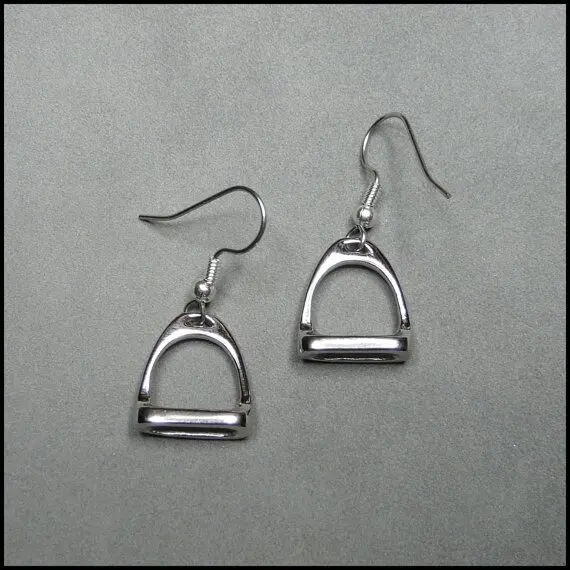 Серьги хомуты ручной работы ювелирное изделие сережки античное серебро хорошее