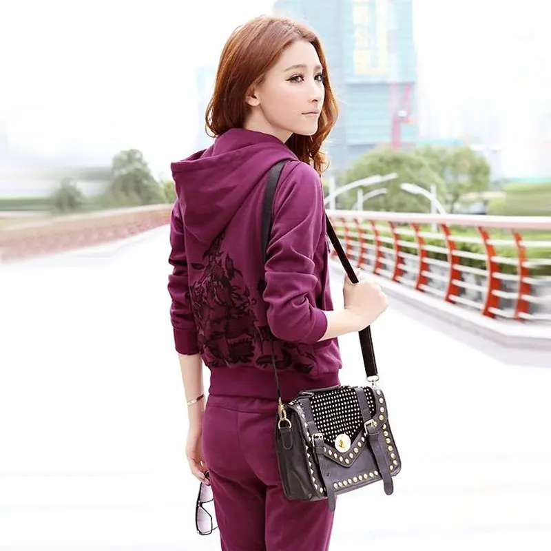 Костюм спортивный женский с капюшоном кофта принтом и брюки повседневный