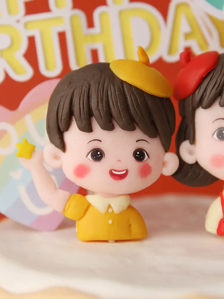 Желтого и красного цветов одежда с изображением персонажей из мультфильмов для