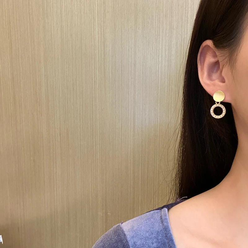 

S925 needle Fashion Jewelry Drop Earrings 2021 New Design Metal Alloy Round Simulateld Pearl Dangle Earrings For Girl