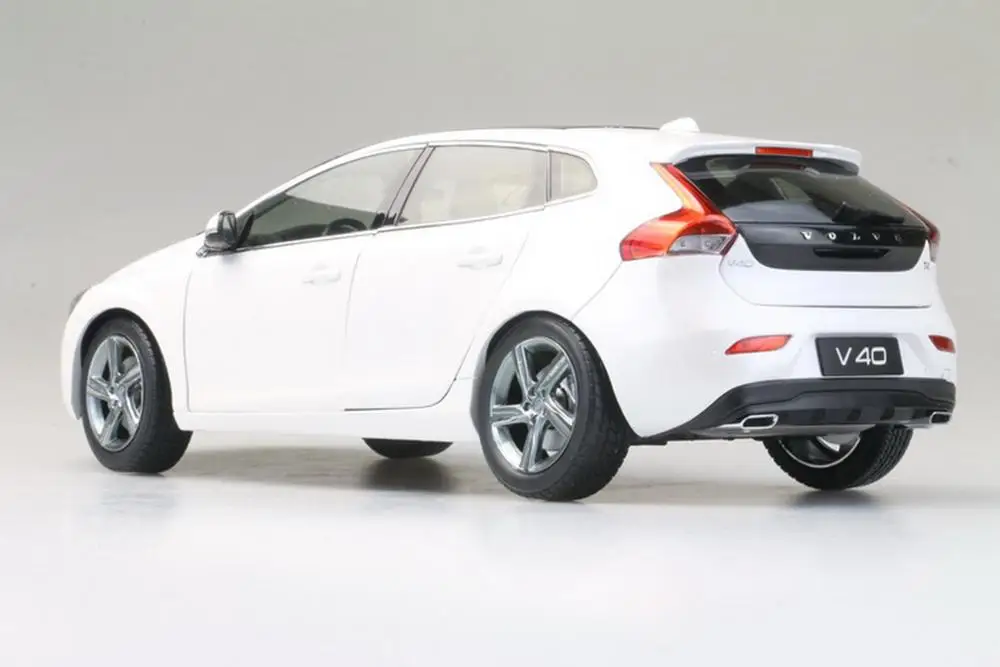 1/18 масштаб Vol-vo V40 T4 хэтчбек белая литая модель автомобиля коллекционная игрушка