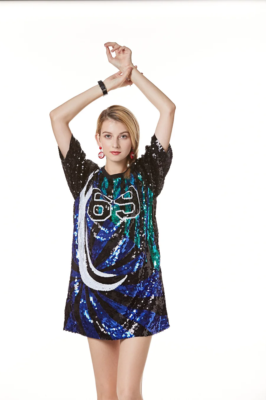 

The new sequin top letter 69 double-sided bead hip-hop performance costume loose long sequin T-shirt
