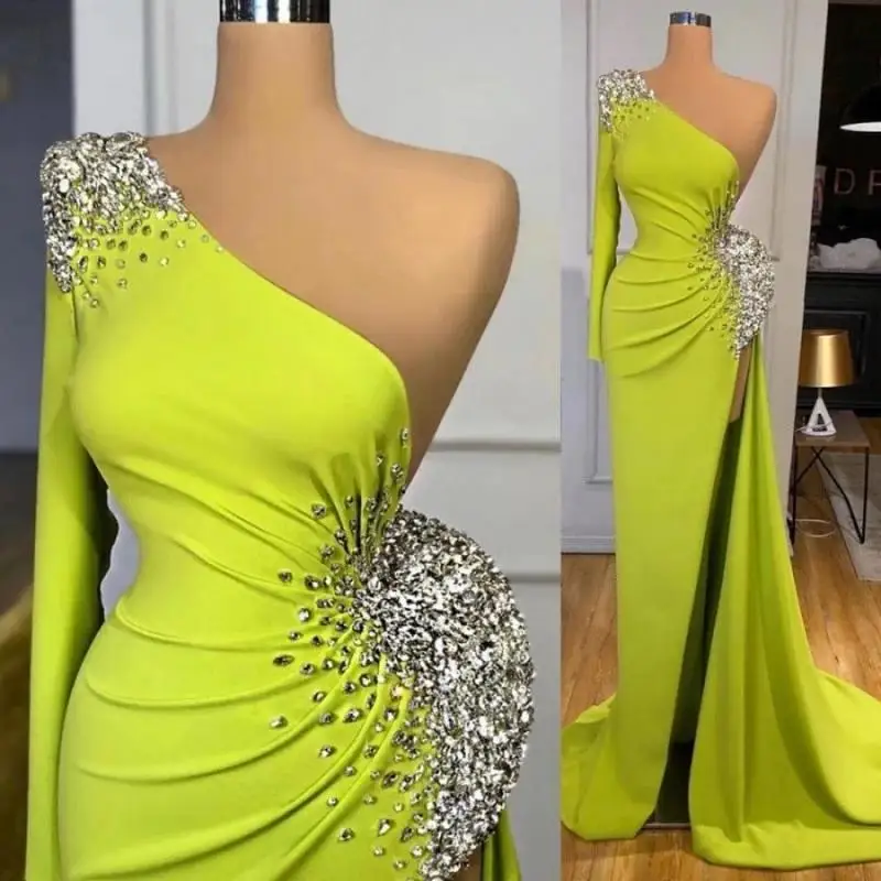 

Amazing Green One Shoulder Evening Gowns Crystals Beaded Satin Mermaid High Split Sexy Women Dubai Formal Party Prom Dresses