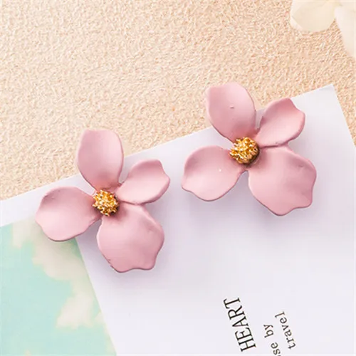 stud earrings Модные белые цветы серьги гиперболы темперамент жемчуг Цветы Серьги гвоздики для женщин ювелирные изделия аксессуары серьги - Окраска металла: stud earrings