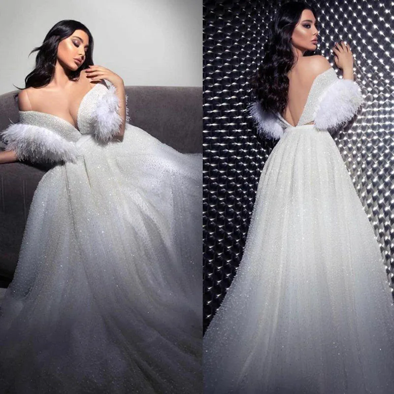 Бальное платье с блестками V-образным вырезом и перьями | Свадьбы торжества