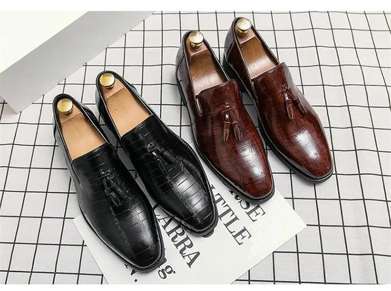 

Men's Fashion Casual Business High-end Solid Color PU Crocodile Pattern Retro Tassel Pointed Toe Comfortable Loafers 8KH080