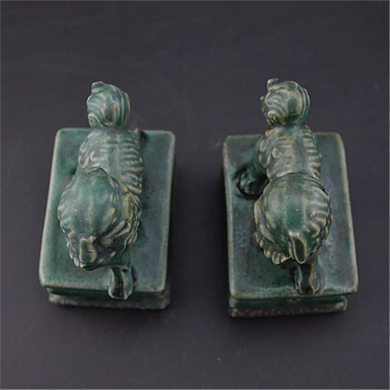 Античный Фарфор Jingdezhen печи Селадон Лев резьба резки пару антикварные старинные