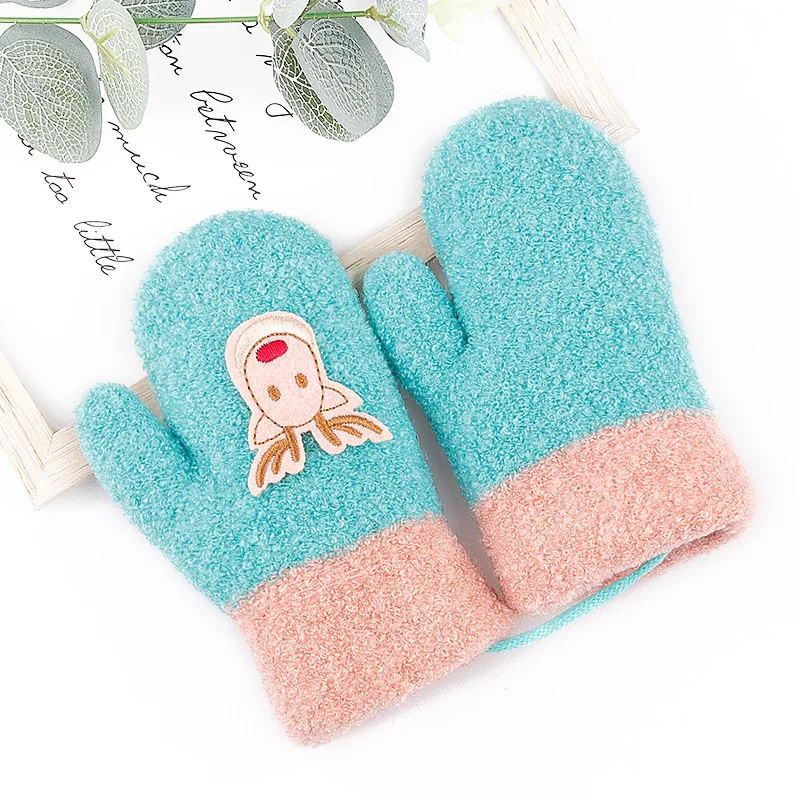 

Детские зимние перчатки Рождественские Мультяшные детские варежки эластичные вязаные перчатки с пальцами сохраняющие тепло удобные перча...