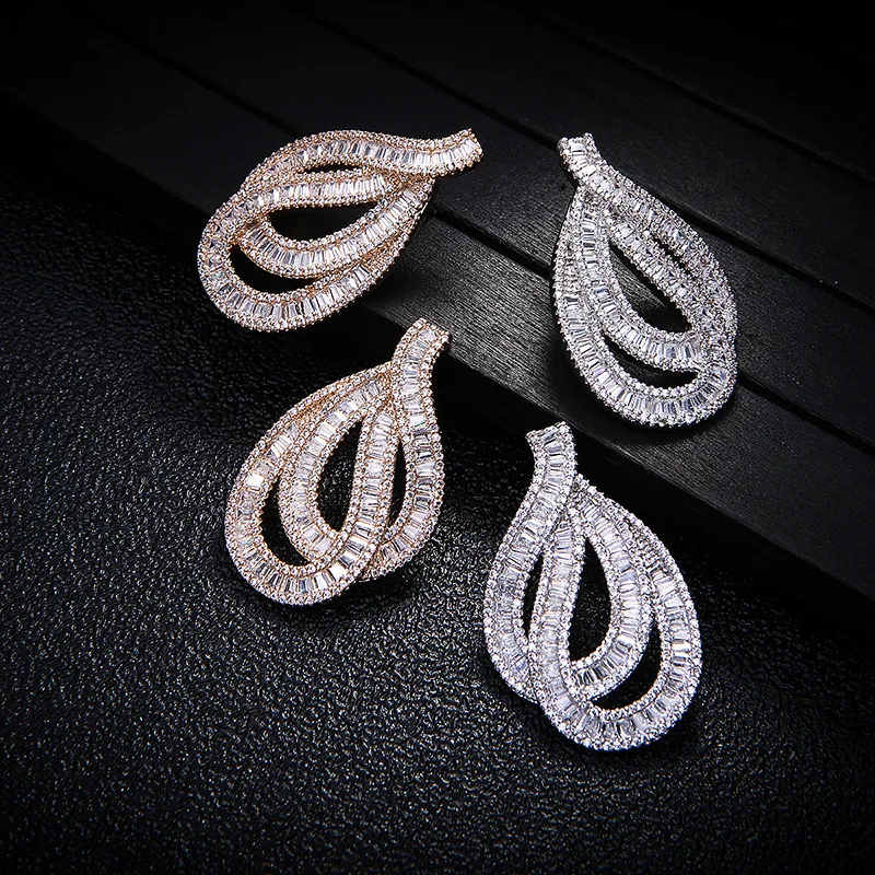 

Индивидуальные геометрические серьги в форме капли 210320-48