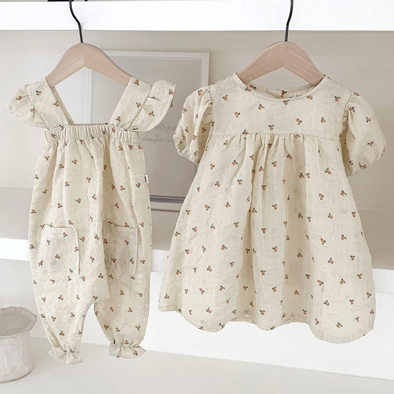 

Кружевной комбинезон с оборками и цветочным рисунком для девочек, летний льняной хлопковый боди для младенцев, комплект одежды для маленьк...