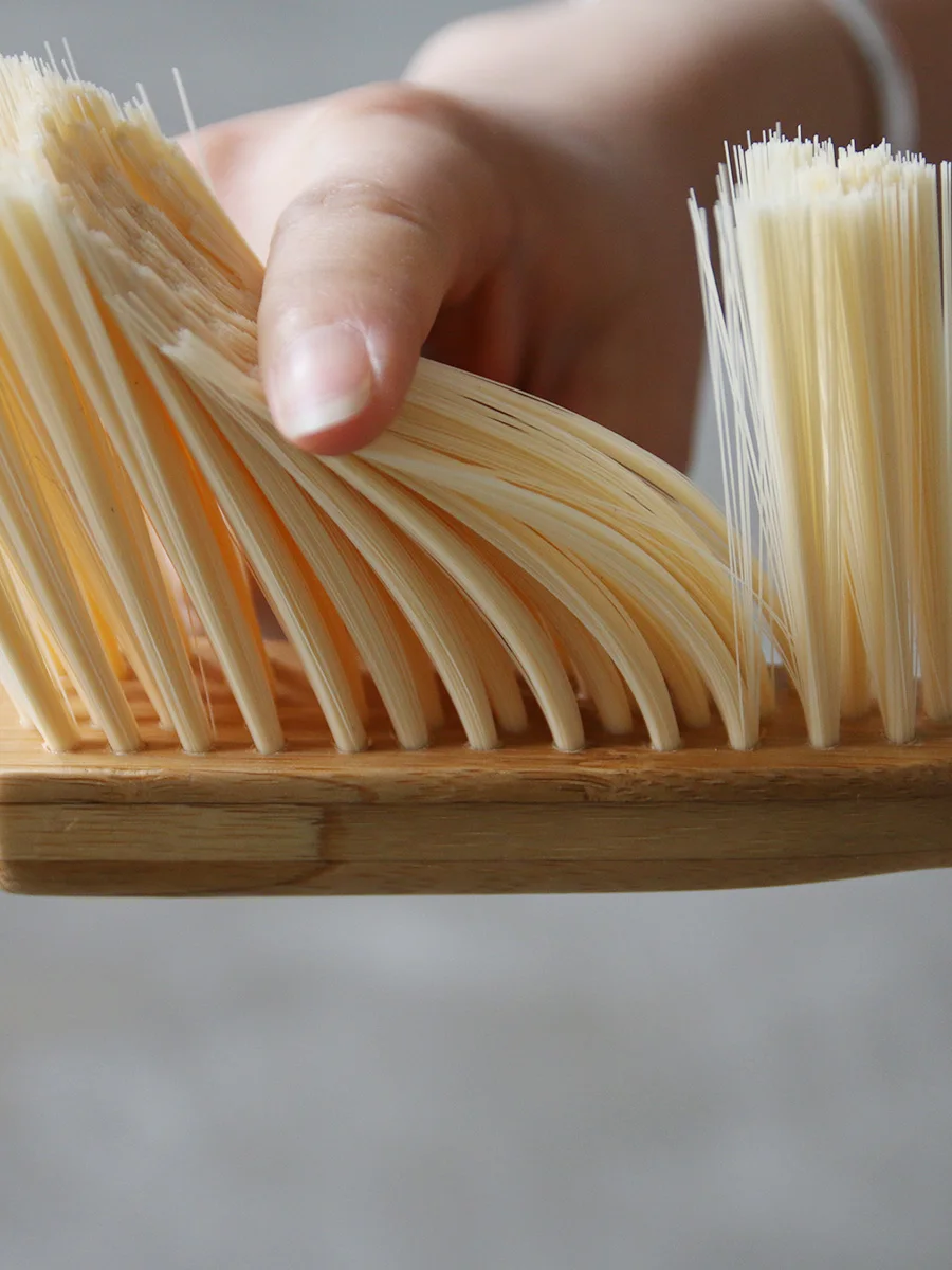 Мягкая щетка для чистки обуви с деревянной ручкой не повреждая обувь кожаная