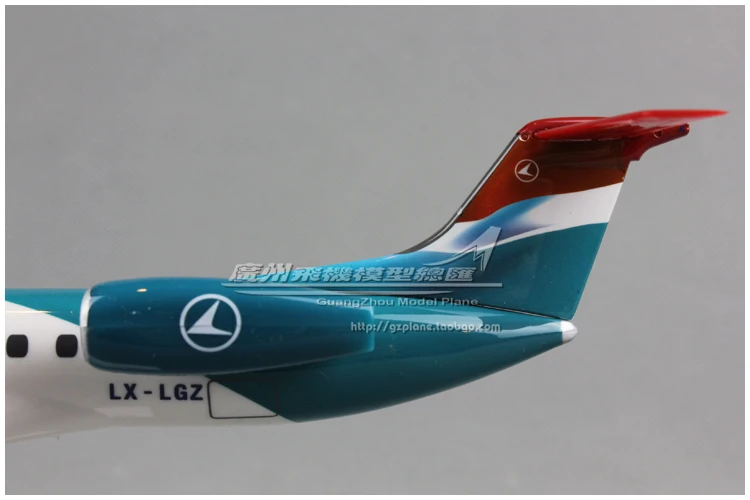 30 см LUXAIR ERJ 145 LX-LGZ 1:100 Пластик в сборе с трёхмерными чертёжами для модель самолета