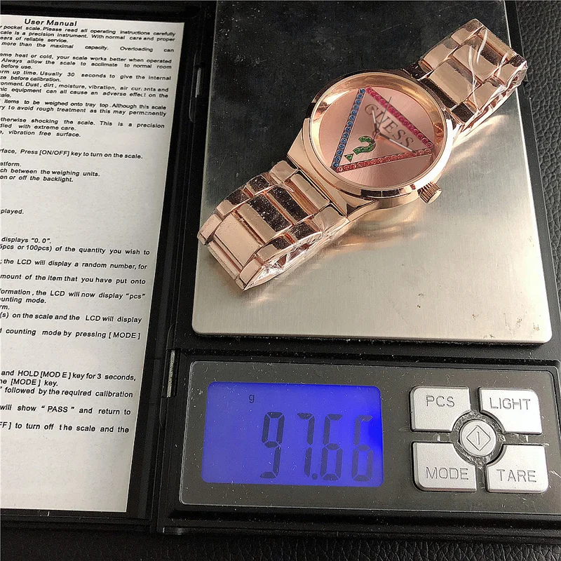 

YUNAO Boutiquel Watchs Men's and Women's Casua Watch Simple Fashion Inverted Triangle Colorful Explosive Diamond Watch