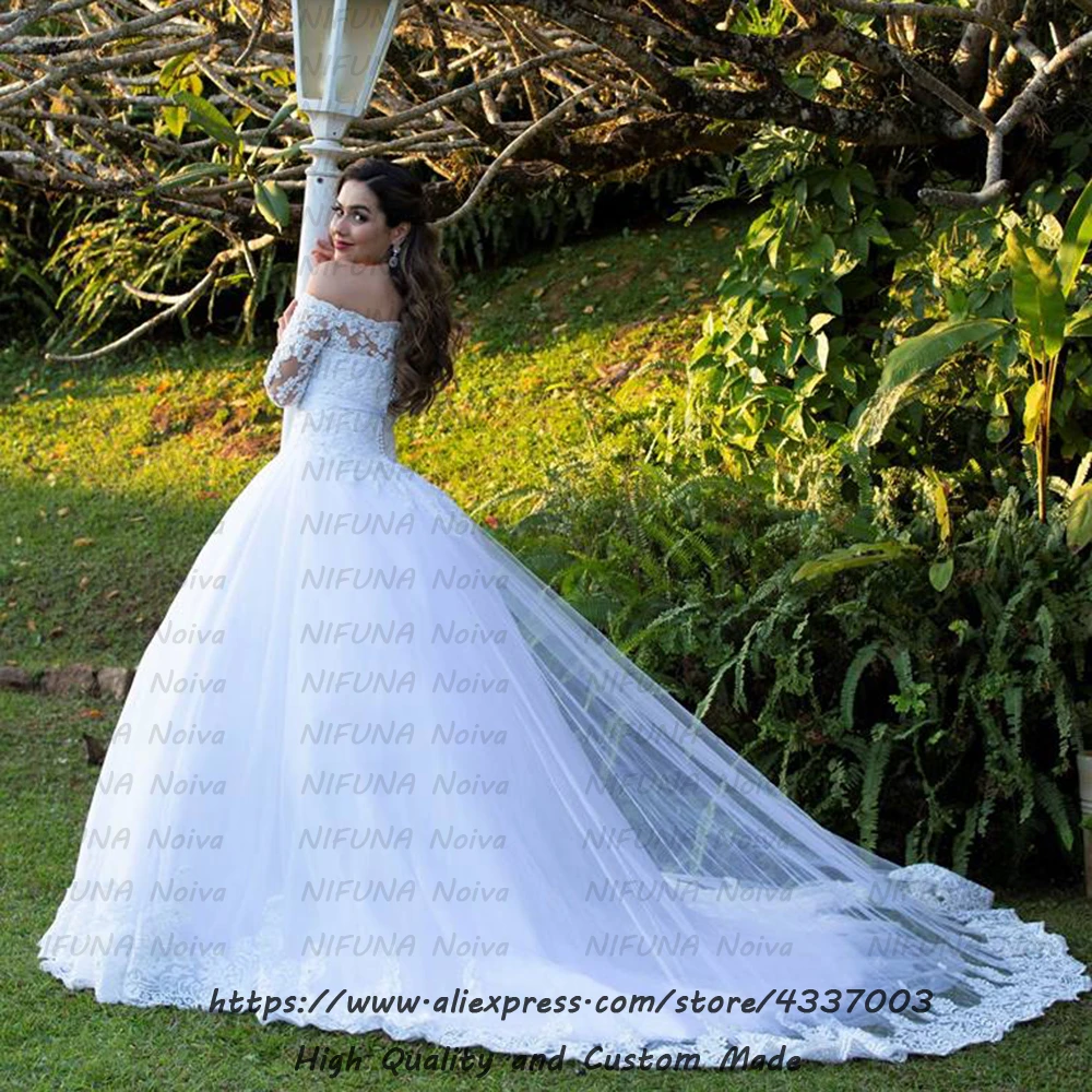 Блестящий тюль расшитый кристаллами и бисером бальное платье с длинным рукавом