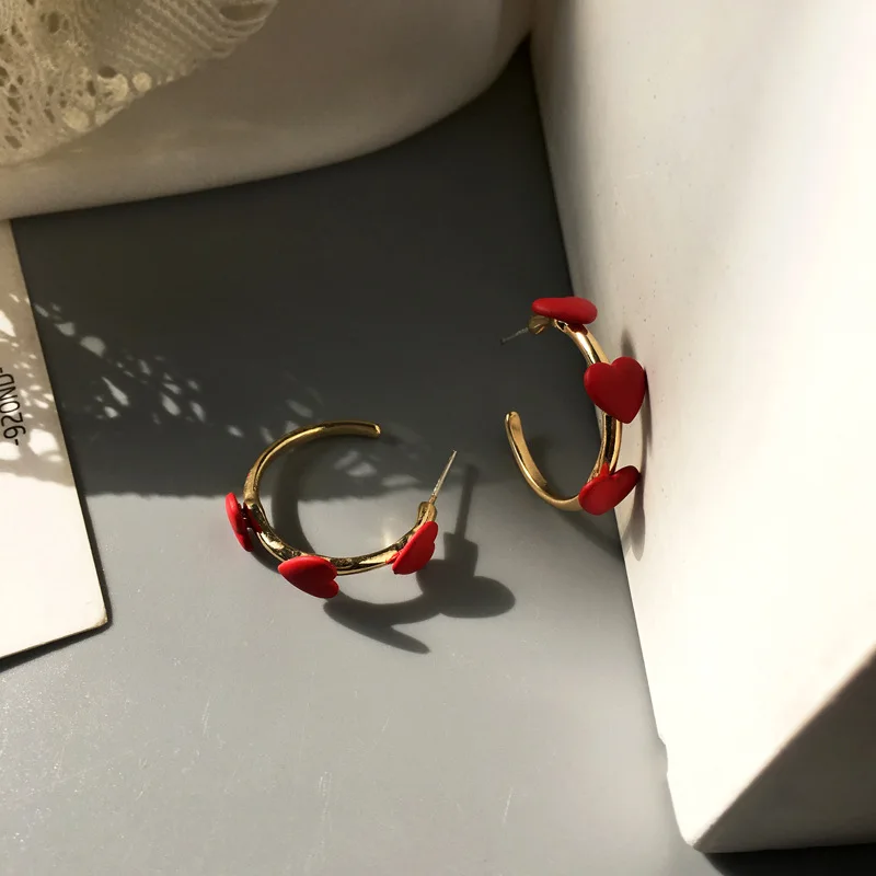 

Simple Red Hearts New Hoop Earrings Piercing C Shape Statement Earrings